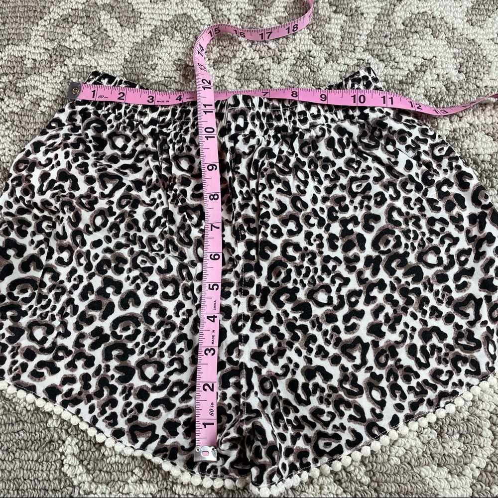 Cheetah shorts - Picture 4 of 4